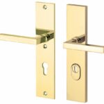 SKG3 PC72 kruk/kruk op schild Kare/Bauhaus Links + kerntrekbeveiliging messing gelakt/messing PVD