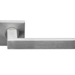 Deurkruk Basis Rechthoek op geveerd rozet Mat RVS