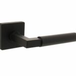 Intersteel deurkruk Bau-Stil op vierkant rozet mat zwart