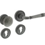 Intersteel wisselgarnituur rechts Helena op rond rozet met ril + pc-plaatjes oud grijs