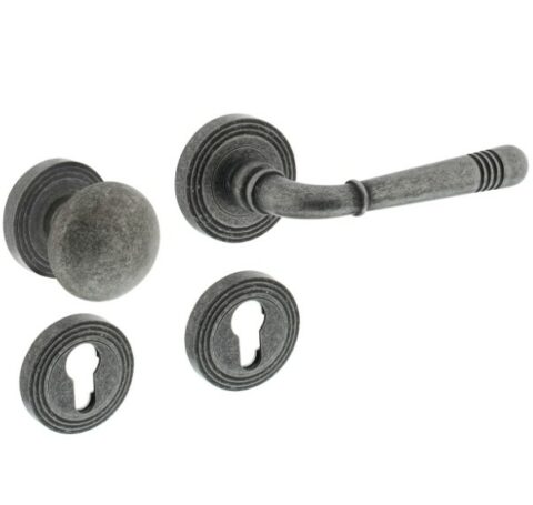 Deurklink Jura met schild sleutelgat 56mm mat | Intersteel