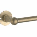 Deurkruk op ongeveerd rozet Chemin de Fer 100mm messing antiek