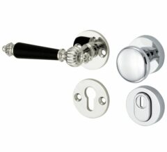 SKG3 knop/kruk op rozet Nouveau Links + kerntrekbeveiliging glans nikkel/glans chroom