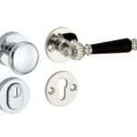 SKG3 knop/kruk op rozet Nouveau Rechts + kerntrekbeveiliging glans nikkel/glans chroom