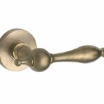 Deurkruk op geveerd rozet Barock/Vivo messing antiek