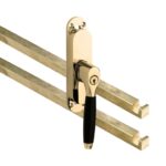 Kruk-espagnolet Afsluitbaar Bonton ebben Rechts Messing Ongelakt Inclusief 2 Stangen