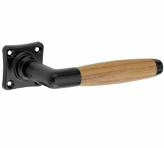 Deurkruk op geveerd vierkant rozet Ton teak mat zwart