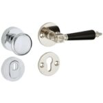 SKG3 knop/kruk op rozet Roman bakeliet Rechts + kerntrekbeveiliging glans nikkel/glans chroom