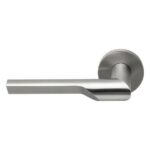 Enkele deurkruk RIVIO by Gensler GL101-G op rozet links mat rvs