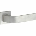 Deurkruk op geveerd rozet Trinity mat nikkel ongelakt