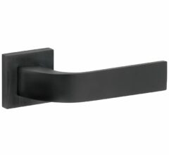 Deurkruk op geveerd rozet Trinity pvd mat zwart