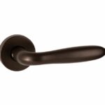 Deurkruk op rozet CINO brons