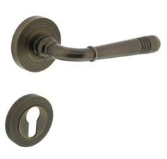 Intersteel deurkruk Helena op rozet met cilinder plaatjes gebruineerd