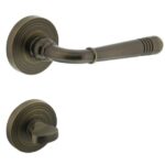 Intersteel deurkruk Helena op rozet met wc-sluiting gebruineerd