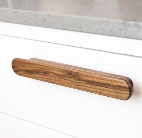 Greep Sandved Walnoot gelakt 160 mm