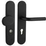 SKG3 PC92 knop/kruk L op ovaal schild TOP + kerntrekbeveiliging zwart