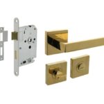 Intersteel deurbeslag set WC-slot 63/8 mm wit + Deurkruk Hera en WC-sluiting PVD messingkleur