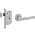 Intersteel deurbeslag set loopslot wit + Deurkruk Bastian met rozet wit