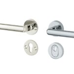 SKG3 kruk/kruk op rozet Padania Links + kerntrekbeveiliging glans nikkel/glans chroom