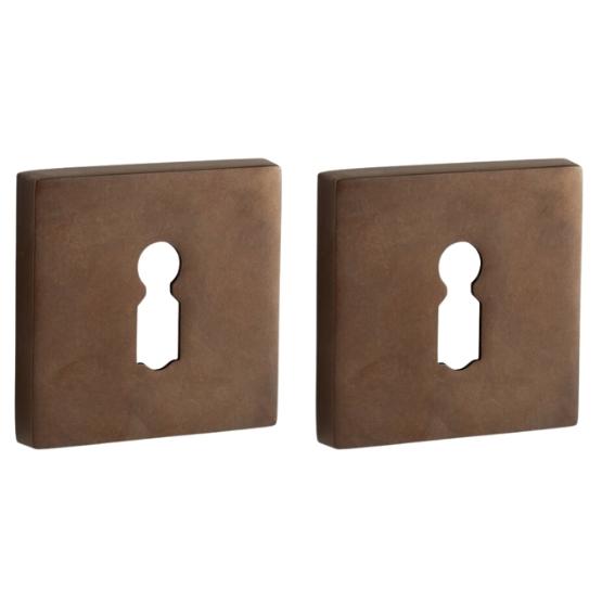 Set van twee Sleutelplaatjes Bauhaus verdekt messing antiek brons