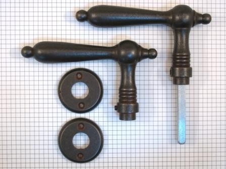 Set klinken ijzer geroest, bolletjes INCLUSIEF rozetten