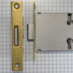 Insteekslot 45 mm met rechthkge messing voorplaat (zonder sleutel)