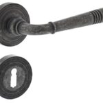 Intersteel deurkruk Helena op rozet met sleutel plaatjes oud grijs