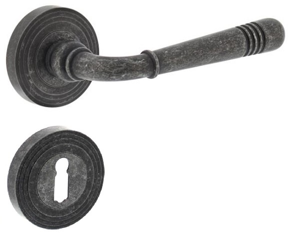 Intersteel deurkruk Helena op rozet met sleutel plaatjes oud grijs