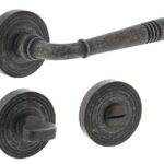 Intersteel deurkruk Helena op rozet met WC-sluiting oud grijs