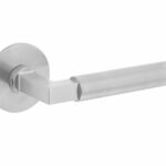 Deurkruk Baustil geveerd op ronde magneet rozet RVS