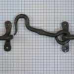 Deurhaak en vanger 100 mm ijzer blank