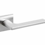 Olivari deurkruk Lotus Q op rozet chroom mat