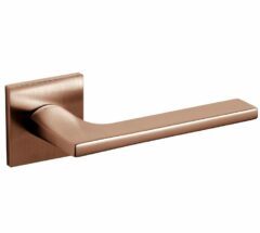 Olivari deurkruk Lotus Q op rozet koper mat titaan PVD