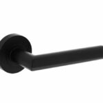 Deurkruk Bastian op ronde rozet 53x8mm met nokken mat zwart