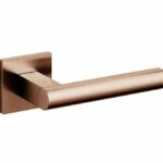 Olivari deurkruk Euclide Q op rozet koper mat titaan PVD