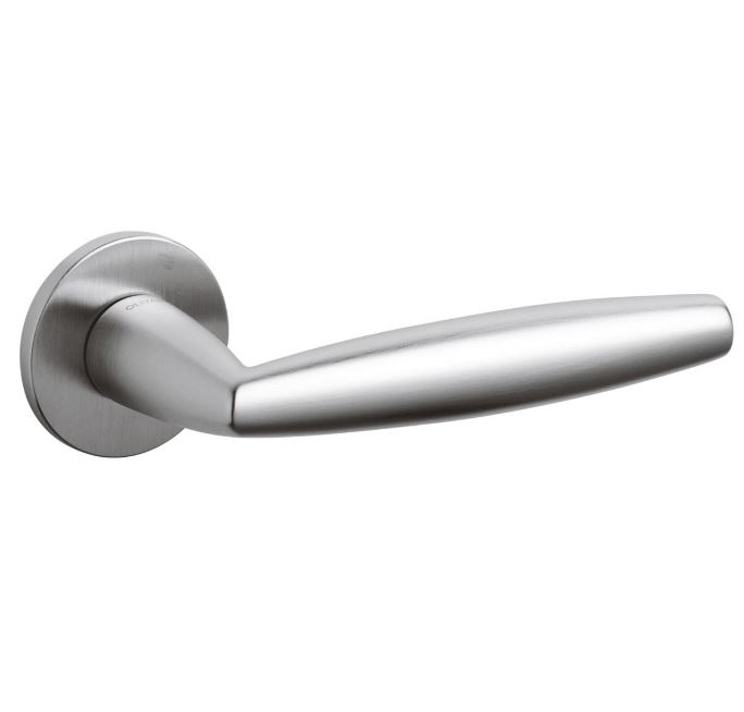 Olivari deurkruk Aurelia op rozet chroom mat