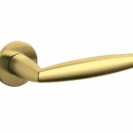 Olivari deurkruk Aurelia op rozet messing mat titaan PVD