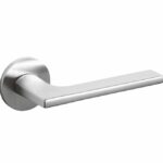 Olivari deurkruk Lotus op rozet chroom mat