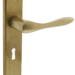 Deurkruk Banaan met schild 181x41x7mm SL56 messing getrommeld