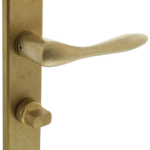 Deurkruk Banaan met schild 181x41x7mm WC63/8 messing getrommeld