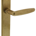 Deurkruk Sophie met schild 181x41x7mm blind messing getrommeld