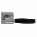 Deurkruk Ton Model Op Vierkant Rozet Massief RVS/Kunststof