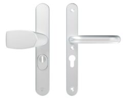 AXA Oval Plus Smal veiligheidsbeslag PC55 SKG*** met kerntrekbeveiliging Wing-greep/kruk