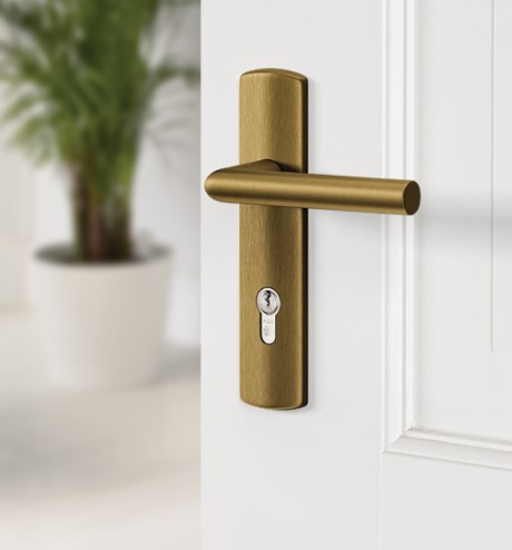 AXA curve klik schild PC72 met deurkruk Milan aluminium brons