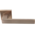 Deurklink BASICS BSQ2-G op vierkant rozet PVD licht brons