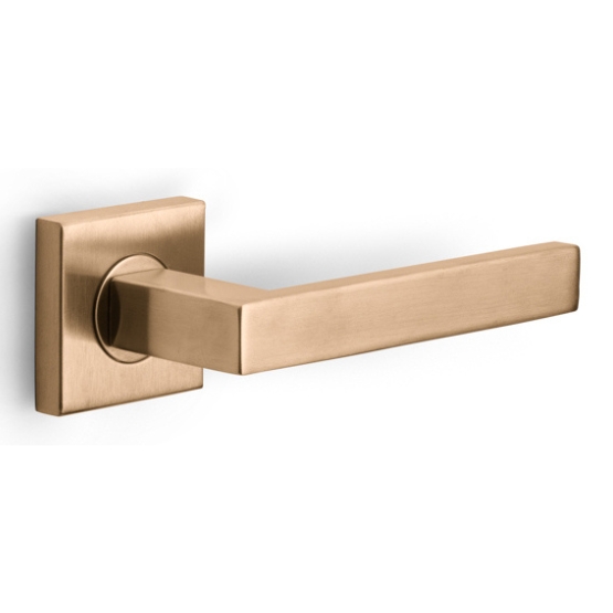 Deurklink BASICS BSQ2-G op vierkant rozet PVD licht brons