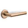 Deurklink BASICS LBII-19 op ronde rozet PVD licht brons