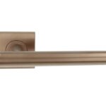 Deurklink BASICS LBVII-19BSQR53 op vierkant rozet PVD licht brons