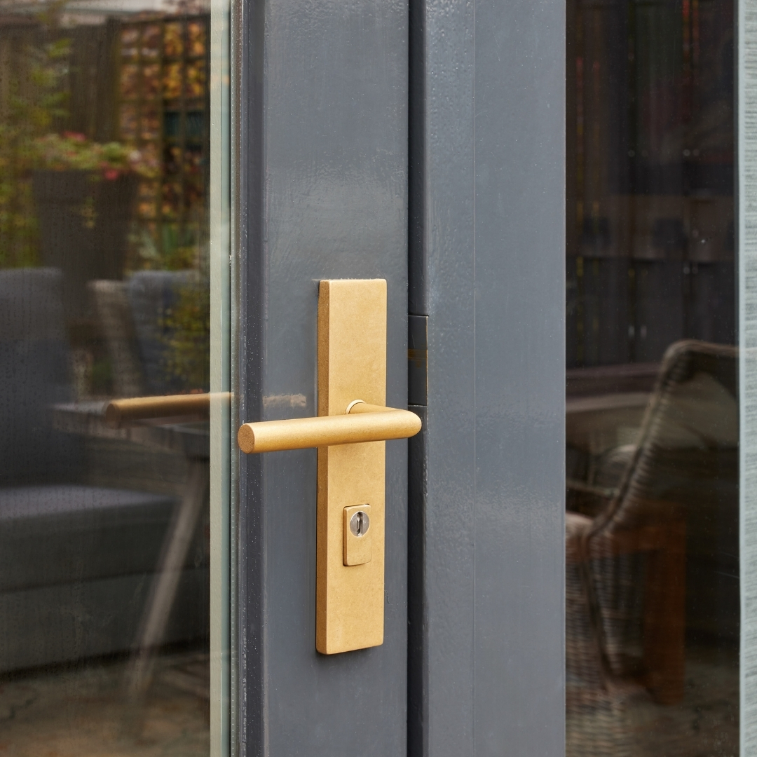 Intersteel SKG3 veiligheidsbeslag rechthoekig kruk/kruk Jura PC72mm met kerntrekbeveiliging PVD messing getrommeld - Afbeelding 3