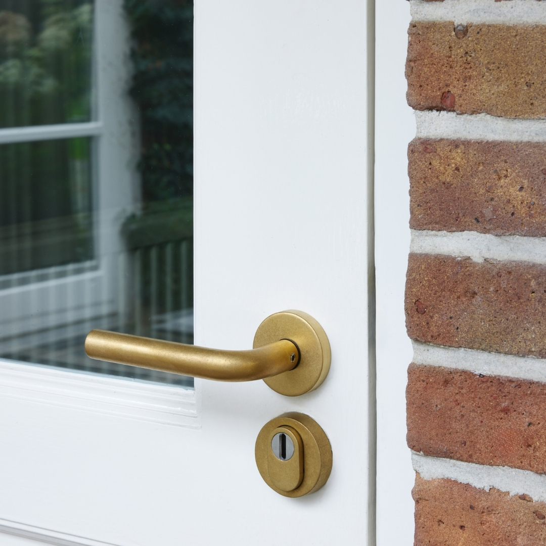 Intersteel set achterdeurbeslag rond deurklink Luzern met massieve rozetten PVD messing getrommeld - Afbeelding 3